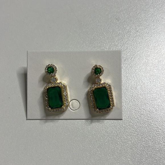 New Golden with Imitation Emerald Drop Earrings - Picture 5 of 8